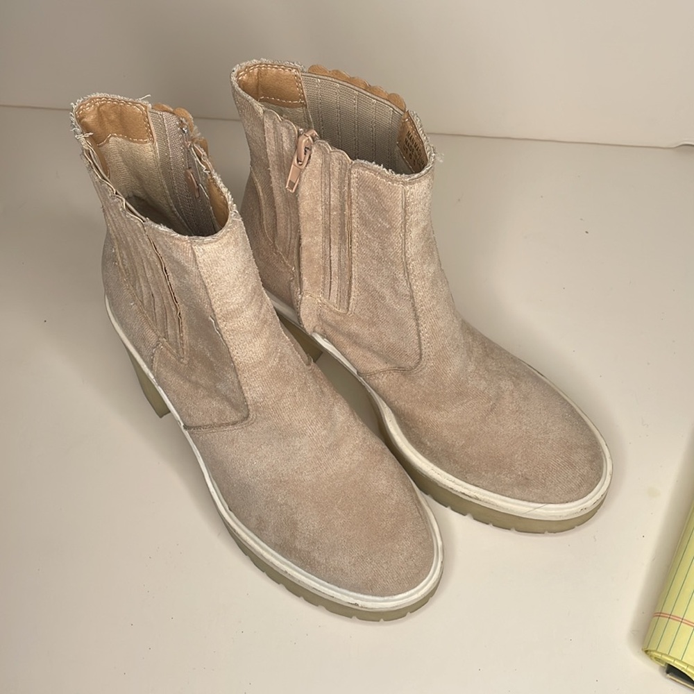 Oasis Society Stasi Lu lug sole bootie suede look, block heel platform, size 6.5